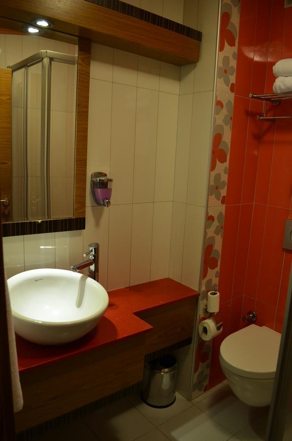בורסה Atlas Otel מראה חיצוני תמונה