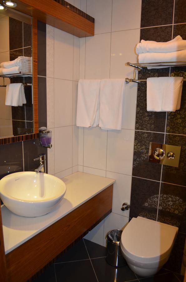 בורסה Atlas Otel מראה חיצוני תמונה