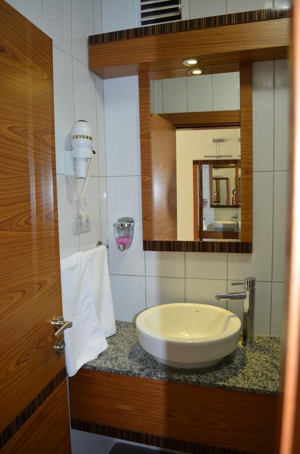 בורסה Atlas Otel מראה חיצוני תמונה