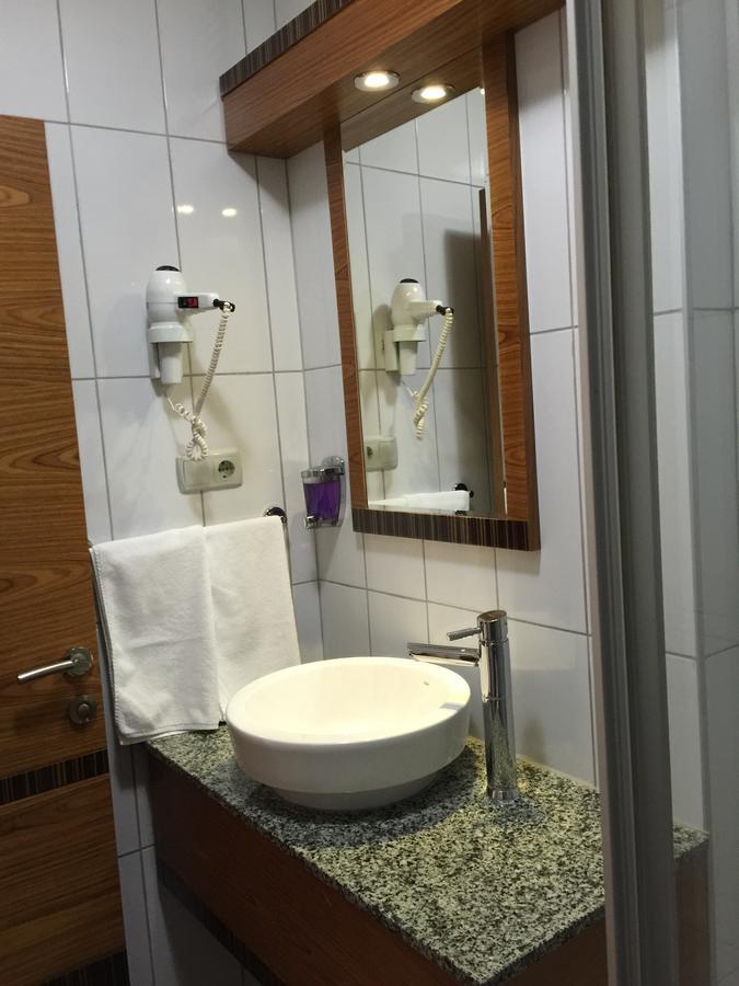בורסה Atlas Otel מראה חיצוני תמונה
